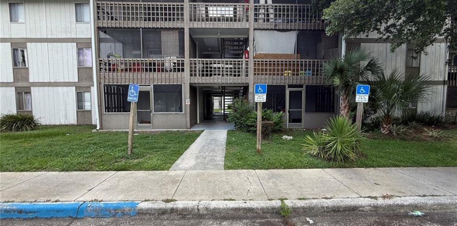 Condominio en Gainesville, Florida, 3 dormitorios № 1791314