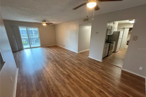 Condominio en alquiler en Gainesville, Florida, 3 dormitorios, 119.75 m2 № 1791314 - foto 4