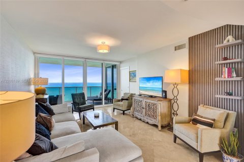 Купить кондоминиум в Санни-Айлс-Бич, Флорида 3 спальни, 199.74м2, № 2067765 - фото 3