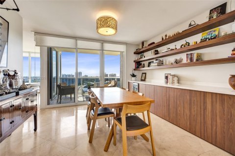 Купить кондоминиум в Санни-Айлс-Бич, Флорида 3 спальни, 199.74м2, № 2067765 - фото 9