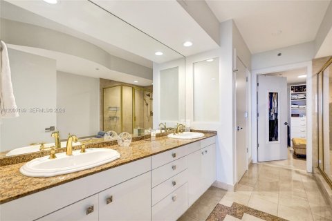 Купить кондоминиум в Санни-Айлс-Бич, Флорида 3 спальни, 199.74м2, № 2067765 - фото 18