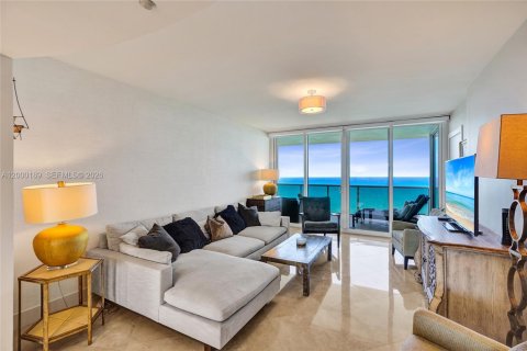 Кондоминиум с 3 спальнями в Санни-Айлс-Бич, Флорида № 2067765