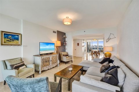 Купить кондоминиум в Санни-Айлс-Бич, Флорида 3 спальни, 199.74м2, № 2067765 - фото 4