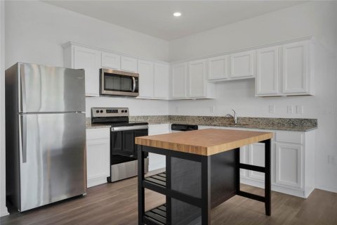 Townhouse in Davenport, Florida 3 bedrooms, 130.43 sq.m. № 2238749 - photo 3