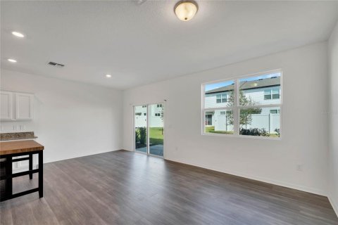 Townhouse in Davenport, Florida 3 bedrooms, 130.43 sq.m. № 2238749 - photo 6