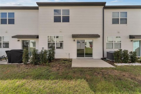 Townhouse in Davenport, Florida 3 bedrooms, 130.43 sq.m. № 2238749 - photo 21