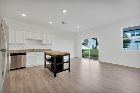 Townhouse in Davenport, Florida 3 bedrooms, 130.43 sq.m. № 2238749 - photo 5