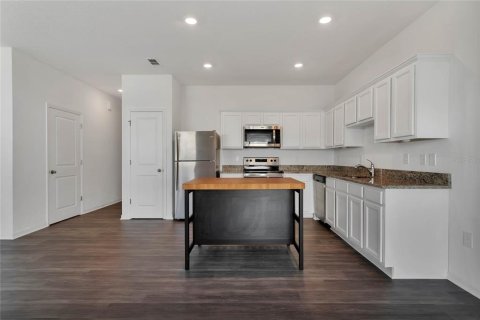 Townhouse in Davenport, Florida 3 bedrooms, 130.43 sq.m. № 2238749 - photo 7