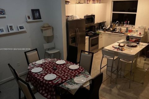 Townhouse in Miami, Florida 3 bedrooms, 123.37 sq.m. № 2029189 - photo 8