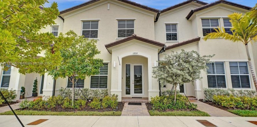 Таунхаус в Хомстед, Флорида 3 спальни, 176.14м2 № 1959174