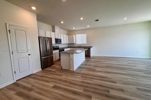 Casa en venta en Fort Myers, Florida, 4 dormitorios, 174.28 m2 № 1973731 - foto 3