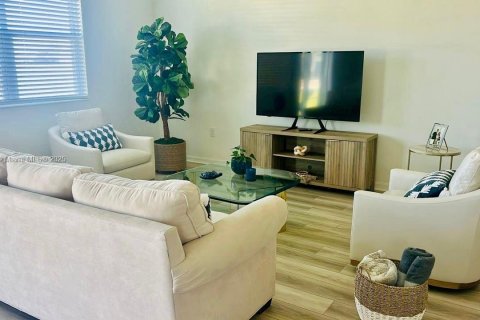 Casa en venta en Fort Myers, Florida, 4 dormitorios, 174.28 m2 № 1973731 - foto 27