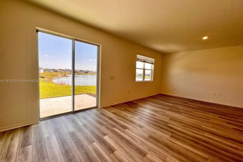 Casa en venta en Fort Myers, Florida, 4 dormitorios, 174.28 m2 № 1973731 - foto 6