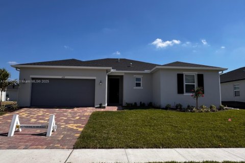 Casa en venta en Fort Myers, Florida, 4 dormitorios, 174.28 m2 № 1973731 - foto 1