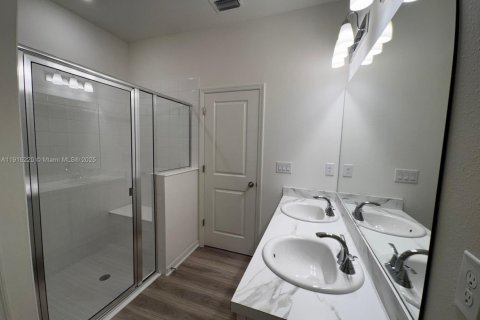 Casa en venta en Fort Myers, Florida, 4 dormitorios, 174.28 m2 № 1973731 - foto 13