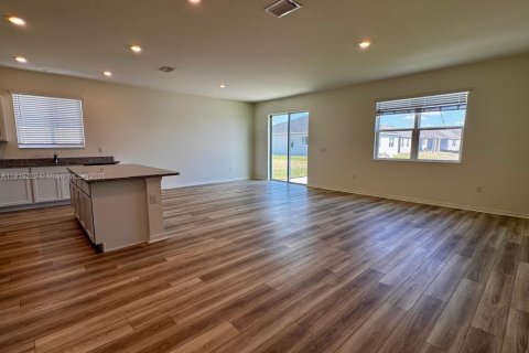 Casa en venta en Fort Myers, Florida, 4 dormitorios, 174.28 m2 № 1973731 - foto 2