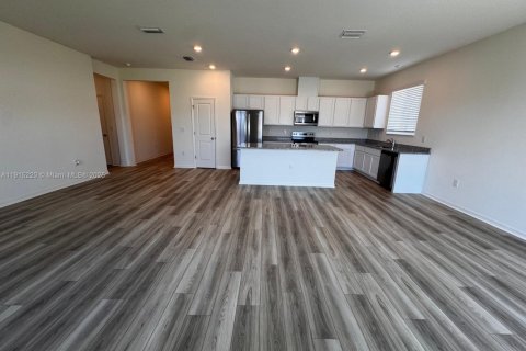 Casa en venta en Fort Myers, Florida, 4 dormitorios, 174.28 m2 № 1973731 - foto 4