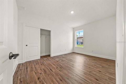 House in Spring Hill, Florida 4 bedrooms, 193.98 sq.m. № 2431189 - photo 25