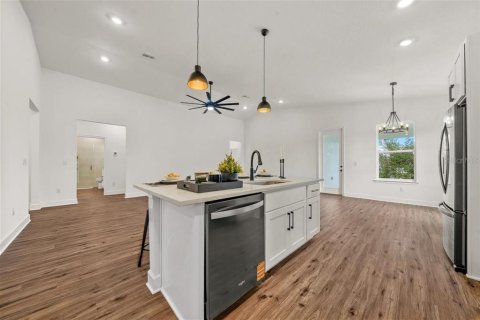House in Spring Hill, Florida 4 bedrooms, 193.98 sq.m. № 2431189 - photo 15