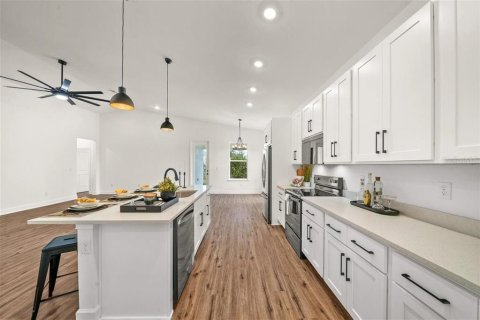 House in Spring Hill, Florida 4 bedrooms, 193.98 sq.m. № 2431189 - photo 12