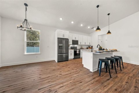 House in Spring Hill, Florida 4 bedrooms, 193.98 sq.m. № 2431189 - photo 8