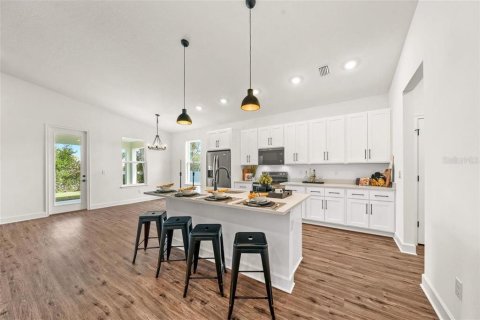House in Spring Hill, Florida 4 bedrooms, 193.98 sq.m. № 2431189 - photo 11