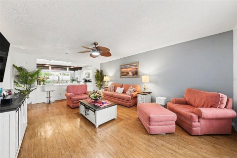 Condo in Clearwater, Florida, 2 bedrooms № 2110576 - photo 3