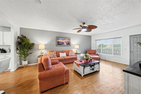 Condo in Clearwater, Florida, 2 bedrooms № 2110576 - photo 5