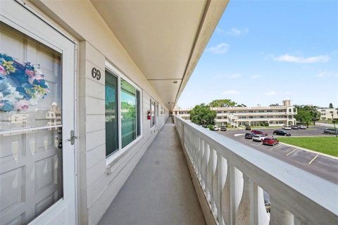 Condo in Clearwater, Florida, 2 bedrooms № 2110576 - photo 2