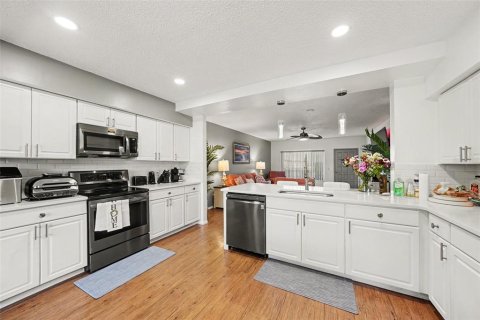 Condo in Clearwater, Florida, 2 bedrooms № 2110576 - photo 9