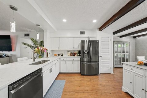 Condo in Clearwater, Florida, 2 bedrooms № 2110576 - photo 12