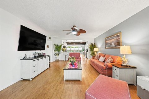 Condo in Clearwater, Florida, 2 bedrooms № 2110576 - photo 4