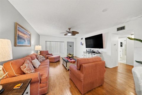 Condo in Clearwater, Florida, 2 bedrooms № 2110576 - photo 6