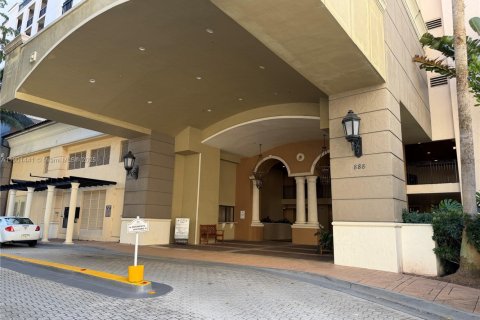 Condo in Coral Gables, Florida, 2 bedrooms № 2081734 - photo 3