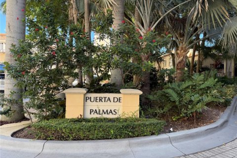 Condo in Coral Gables, Florida, 2 bedrooms № 2081734 - photo 2