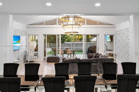 Villa ou maison à vendre à Hollywood, Floride: 6 chambres, 311.41 m2 № 1937122 - photo 2