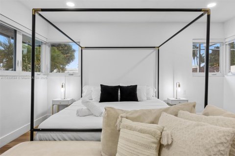 Villa ou maison à vendre à Hollywood, Floride: 6 chambres, 311.41 m2 № 1937122 - photo 21