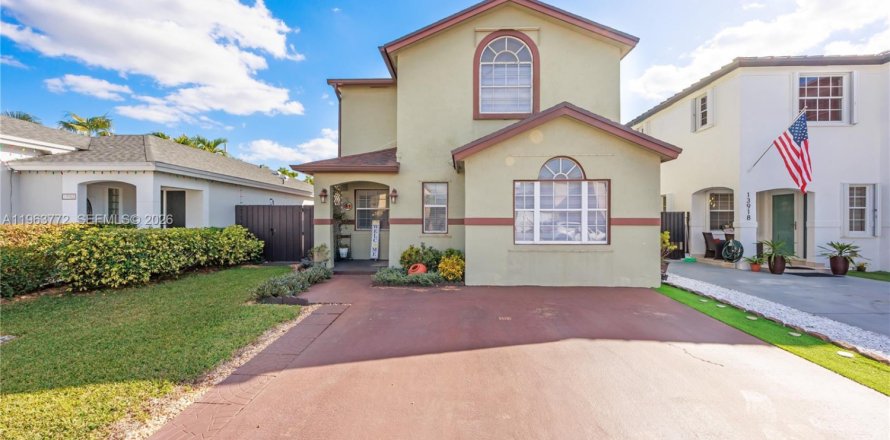 Дом в Майами, Флорида 3 спальни, 148.27м2 № 2027915