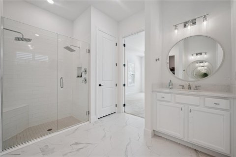 House in Winter Garden, Florida 5 bedrooms, 374.02 sq.m. № 2236304 - photo 20