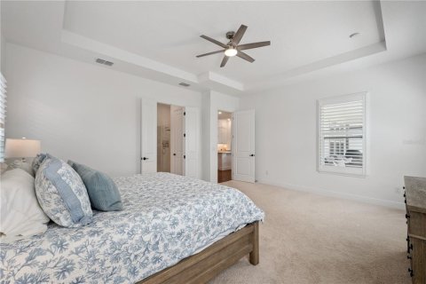 House in Winter Garden, Florida 5 bedrooms, 374.02 sq.m. № 2236304 - photo 18