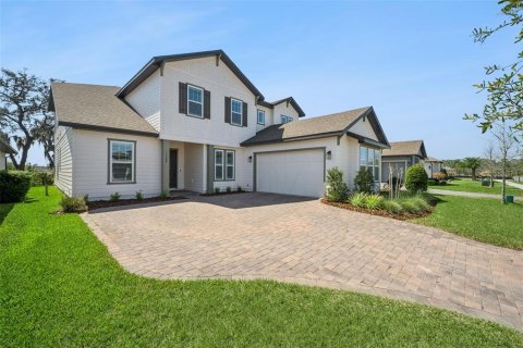House in Winter Garden, Florida 5 bedrooms, 374.02 sq.m. № 2236304 - photo 8