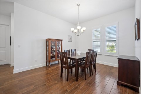 House in Winter Garden, Florida 5 bedrooms, 374.02 sq.m. № 2236304 - photo 10