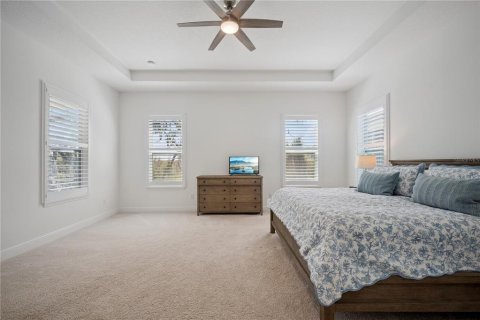 House in Winter Garden, Florida 5 bedrooms, 374.02 sq.m. № 2236304 - photo 19