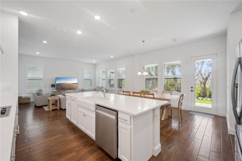 House in Winter Garden, Florida 5 bedrooms, 374.02 sq.m. № 2236304 - photo 16
