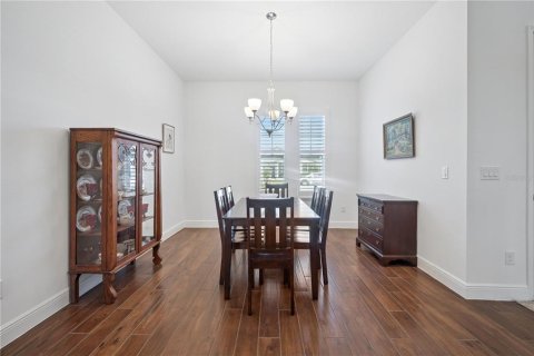 House in Winter Garden, Florida 5 bedrooms, 374.02 sq.m. № 2236304 - photo 11