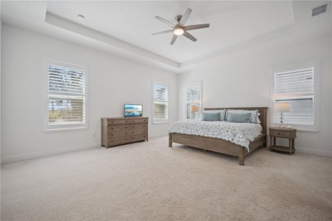 House in Winter Garden, Florida 5 bedrooms, 374.02 sq.m. № 2236304 - photo 4