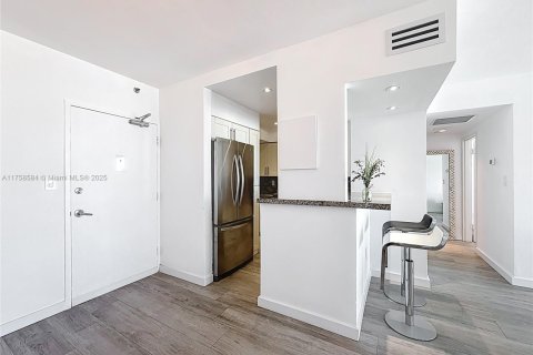 Copropriété à louer à Miami Beach, Floride: 1 chambre, 79.15 m2 № 1706393 - photo 15