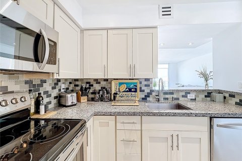 Copropriété à louer à Miami Beach, Floride: 1 chambre, 79.15 m2 № 1706393 - photo 11