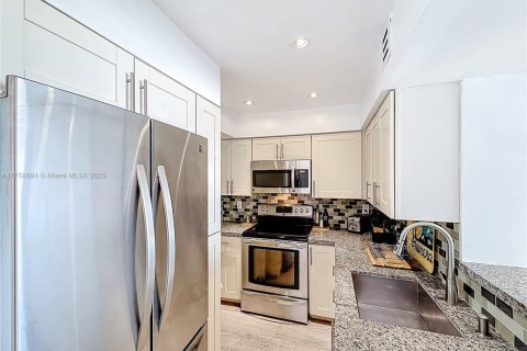 Copropriété à louer à Miami Beach, Floride: 1 chambre, 79.15 m2 № 1706393 - photo 12