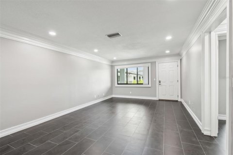 Apartment in Belleair Bluffs, Florida 2 bedrooms, 97.55 sq.m. № 1679364 - photo 9